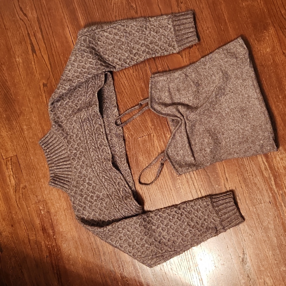 Anthropologie, Size med, brown 2 piece sweater set in great shape and so styli